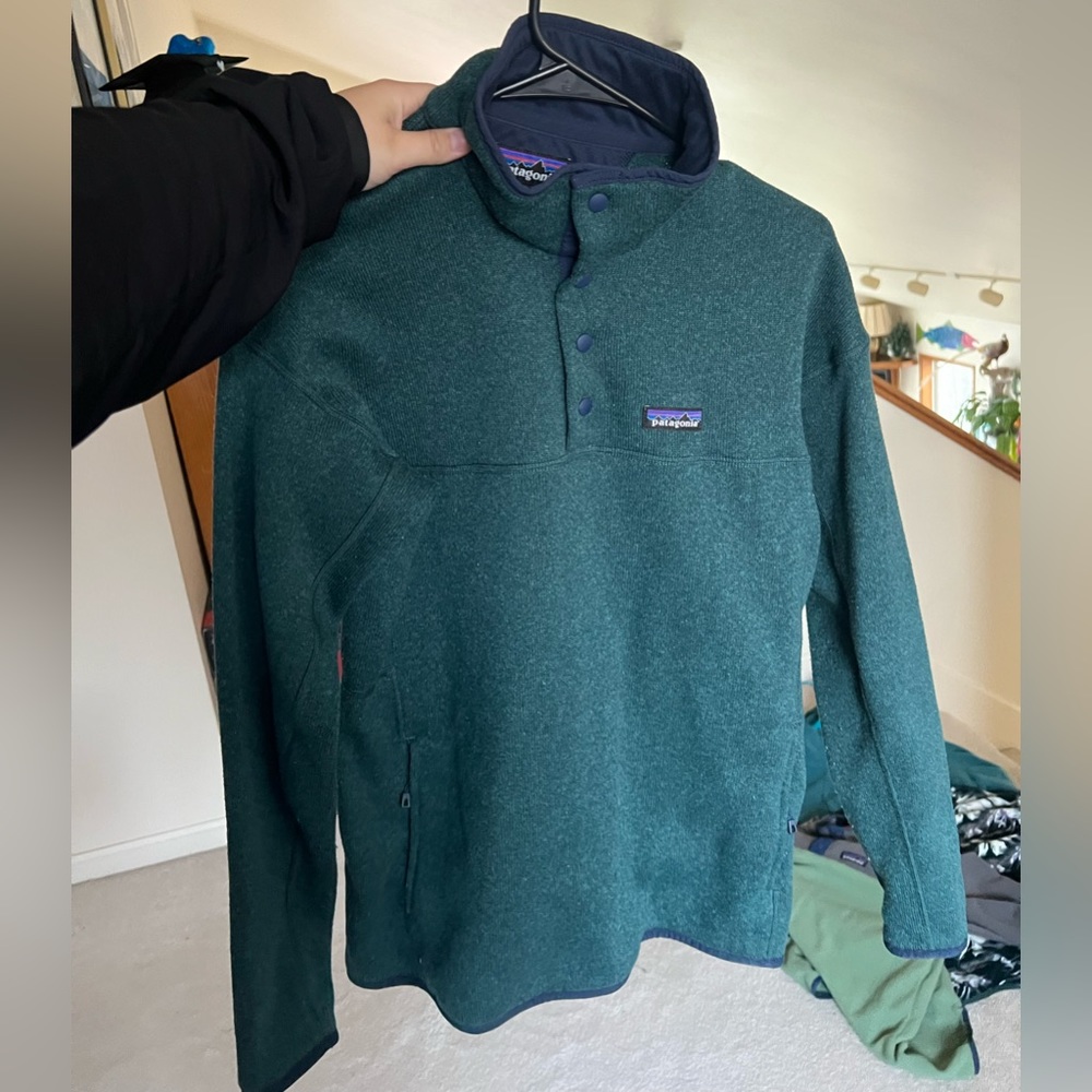 Women’s large patagonia pull over. Perfect condition. NWOT.